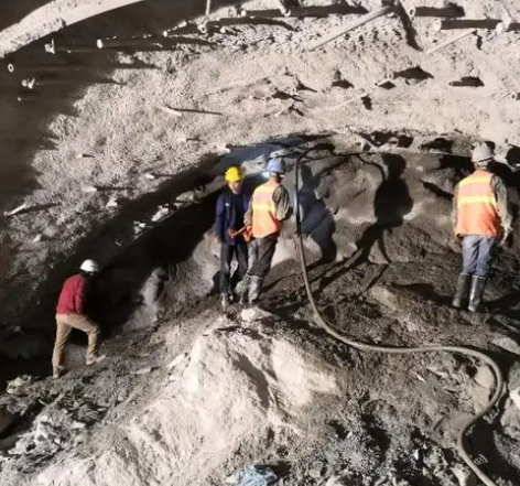 辽源隧道拱顶带模注浆料，微膨胀注浆料的特点及施工工艺